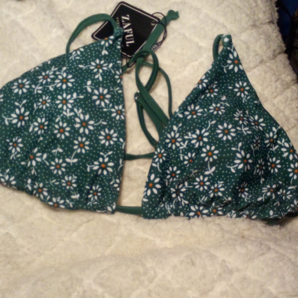 NWT! Zaful Green Floral Bikini Top